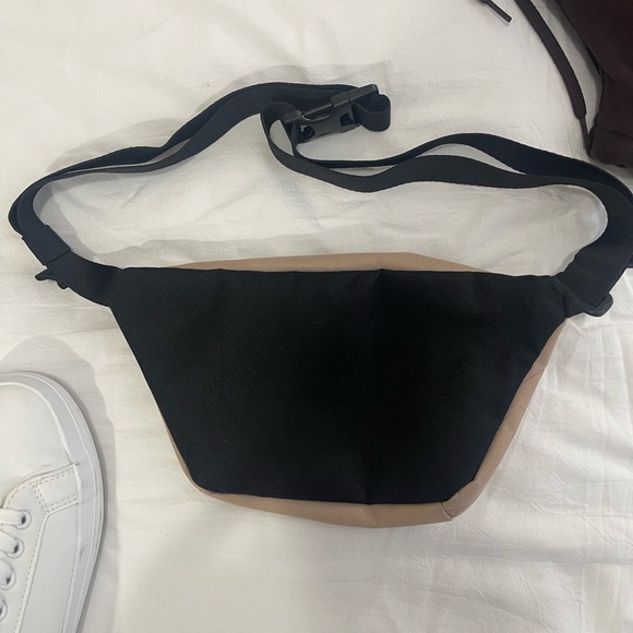 Herschel Fanny Pack / Belt Bag - Picture 5 of 7